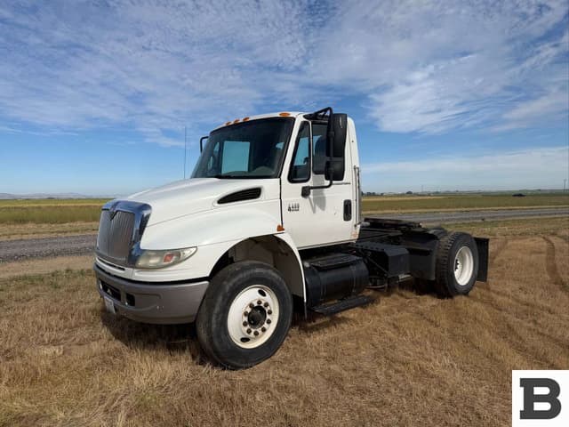 Image of International 4400 equipment image 2