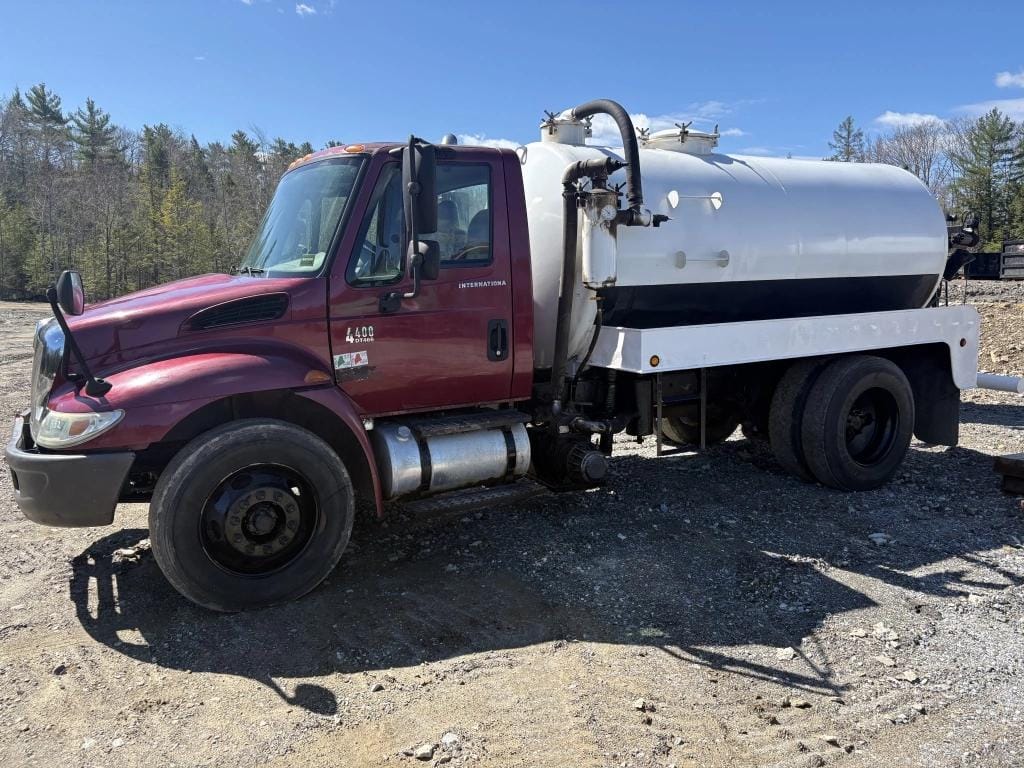 2005 International 4700 Equipment Image0