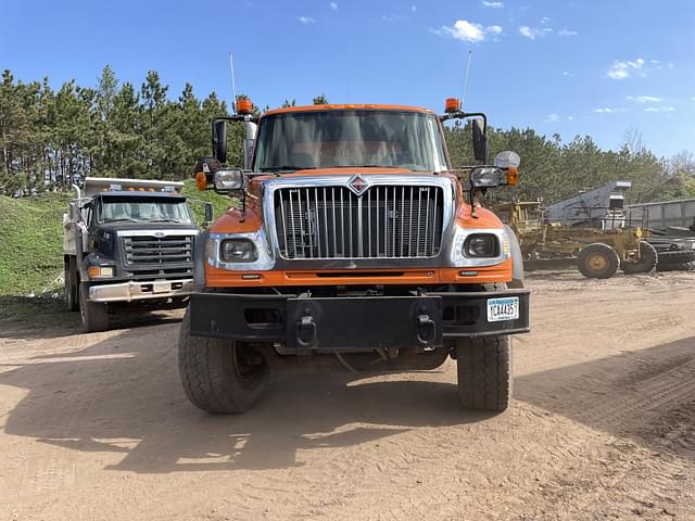 Image of International 7000 equipment image 1