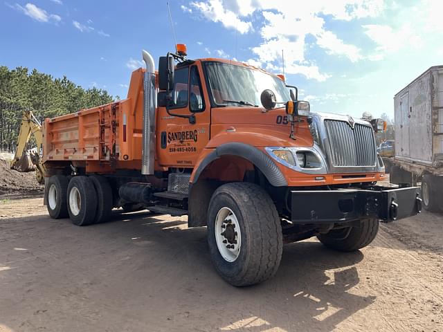 Image of International 7000 equipment image 2