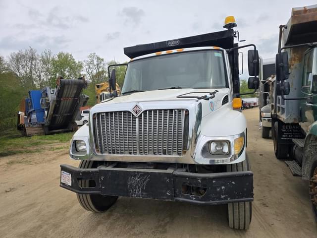 Image of International 7300 equipment image 1