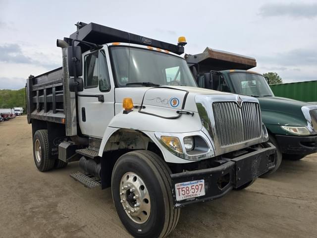 Image of International 7300 equipment image 2