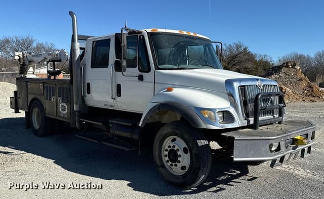 Image of International 7300 equipment image 2