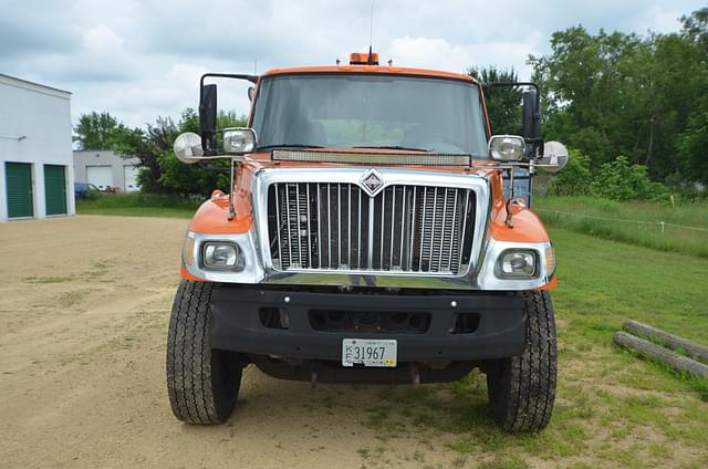 Image of International 7300 equipment image 2