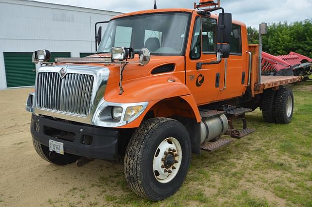Image of International 7300 equipment image 3