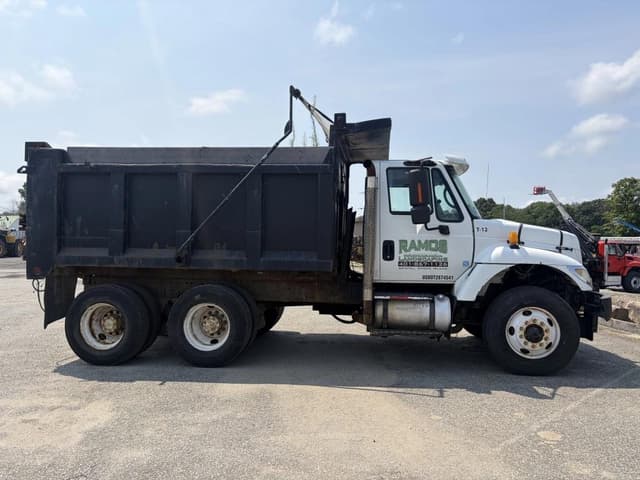 Image of International 7400 equipment image 3