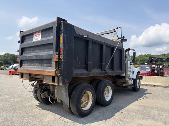 Image of International 7400 equipment image 4