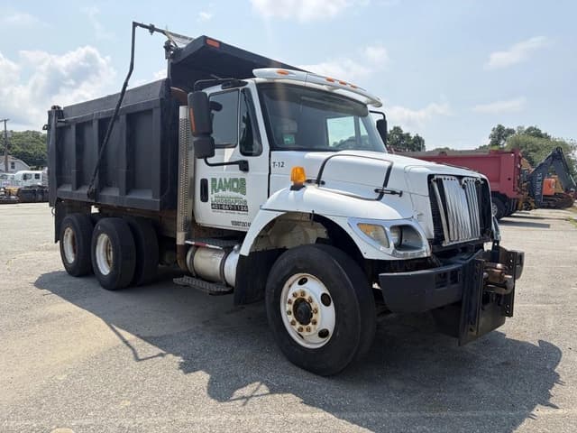 Image of International 7400 equipment image 2