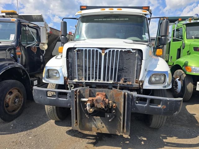 Image of International 7400 equipment image 1