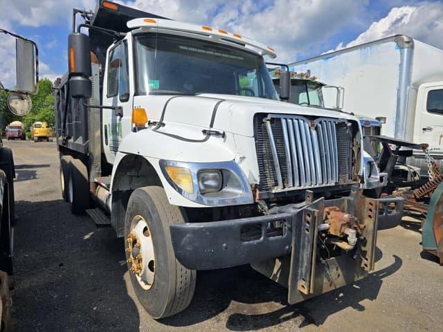 Image of International 7400 equipment image 2