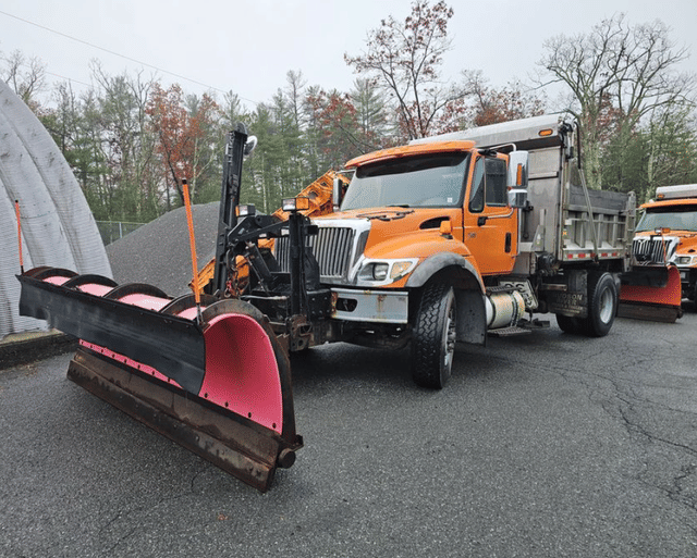 Image of International 7400 equipment image 1