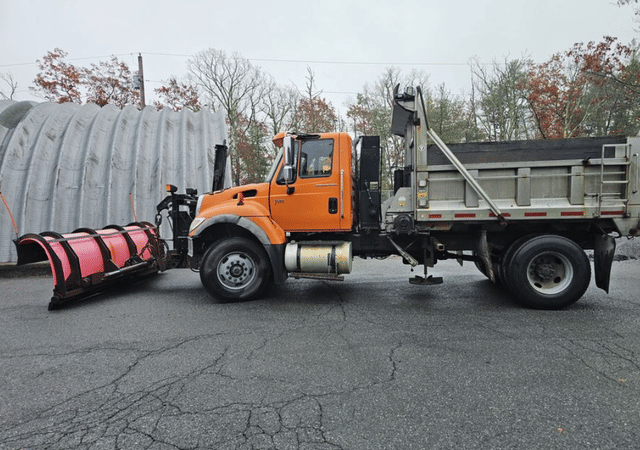 Image of International 7400 equipment image 2