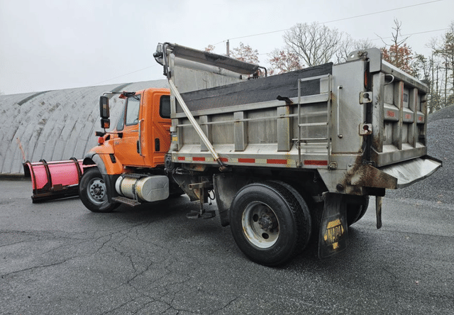 Image of International 7400 equipment image 3