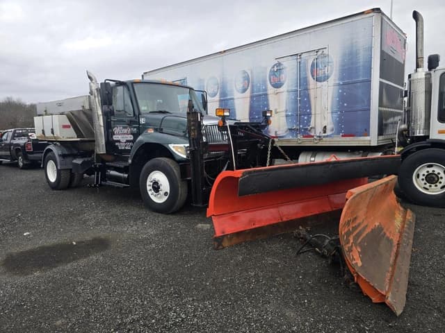 Image of International 7400 equipment image 2