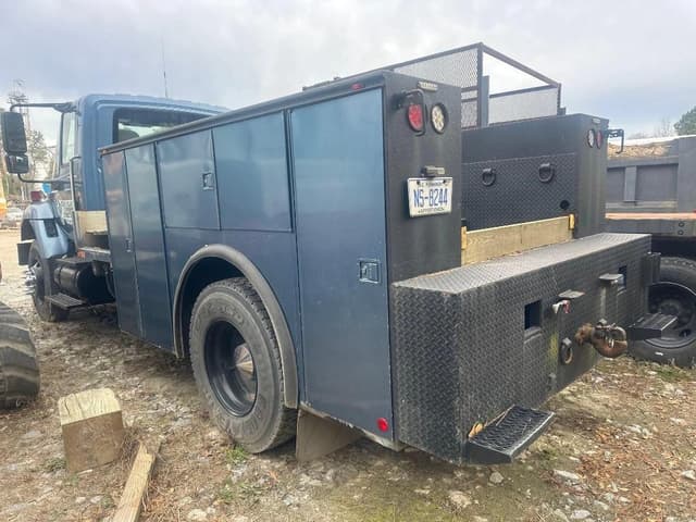 Image of International 7400 equipment image 2