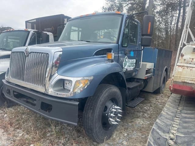 Image of International 7400 equipment image 1