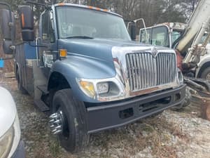 2005 International 7400 Image