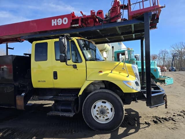 Image of International 7400 equipment image 2