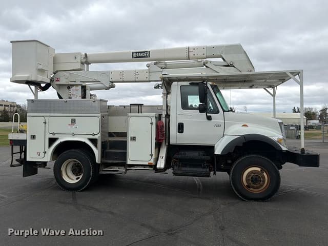 Image of International 7400 equipment image 3
