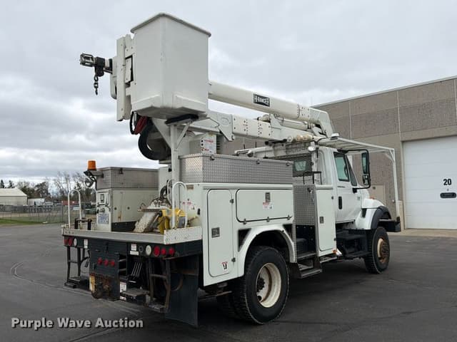 Image of International 7400 equipment image 4