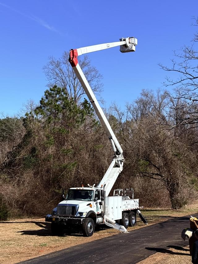 Image of International 7400 equipment image 2