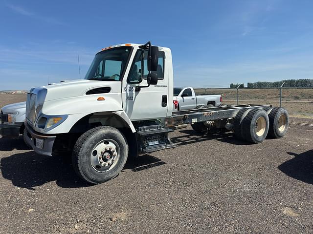 Image of International 7400 equipment image 2