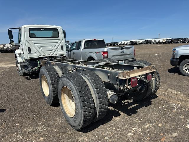 Image of International 7400 equipment image 3