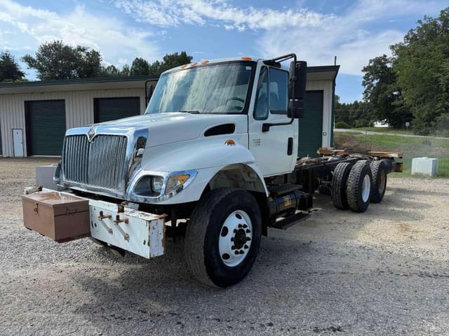 Image of International 7400 equipment image 4