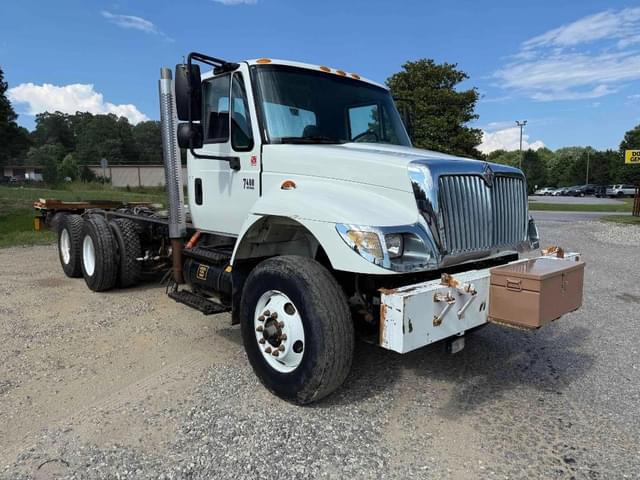 Image of International 7400 equipment image 1