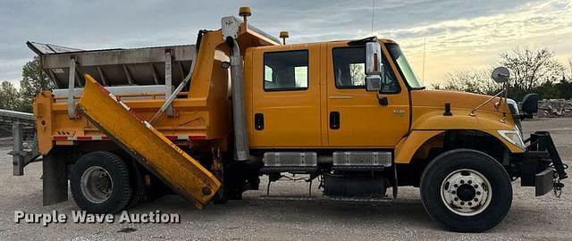 Image of International 7400 equipment image 3