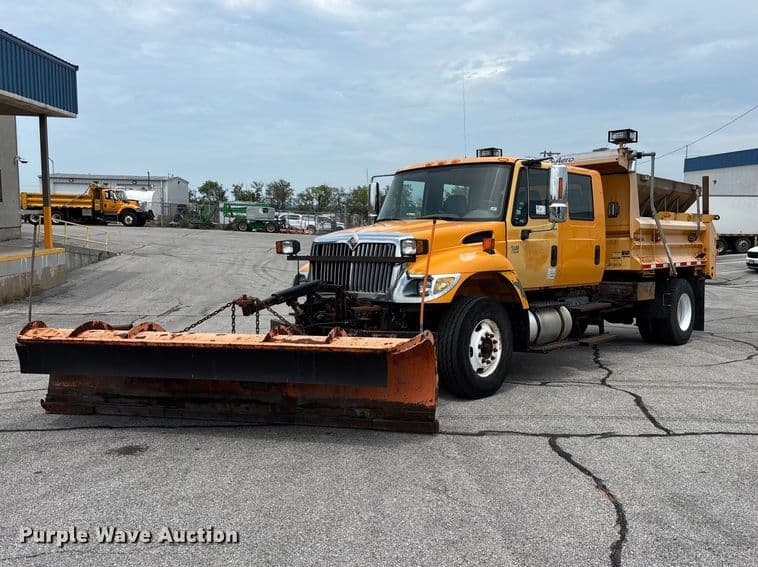 Image of International 7400 Primary image