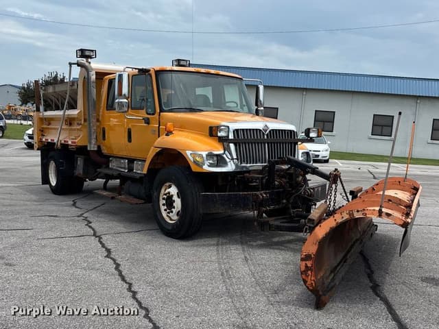Image of International 7400 equipment image 2