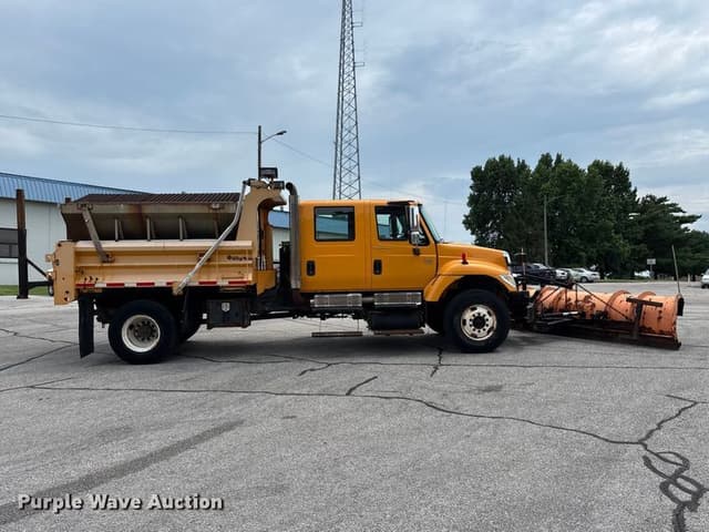 Image of International 7400 equipment image 3