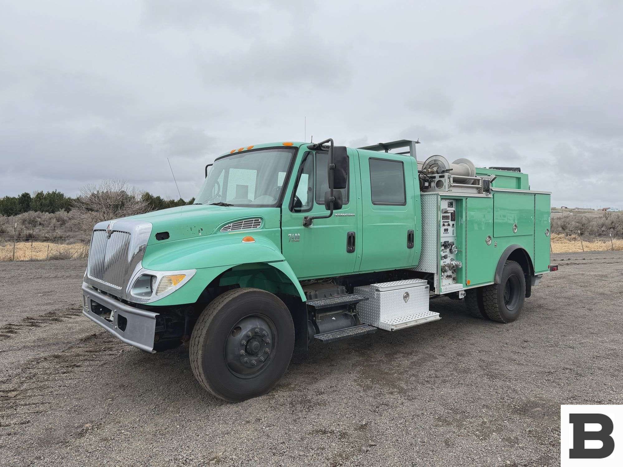 2005 International 7400 Equipment Image0