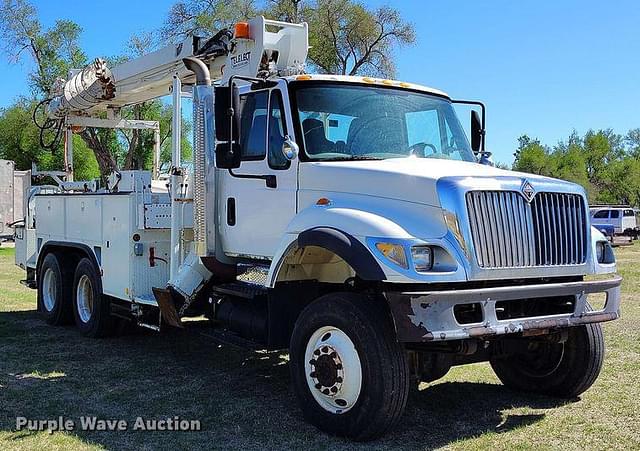 Image of International 7400 equipment image 2