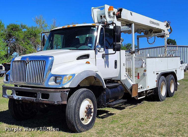 Image of International 7400 Primary image