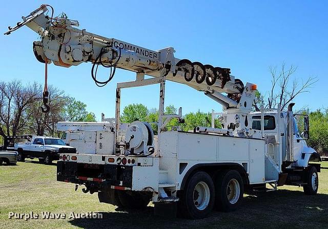 Image of International 7400 equipment image 4