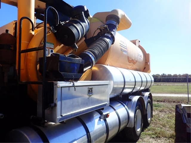 Image of International 7400 equipment image 4