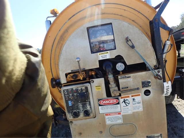 Image of International 7400 equipment image 1