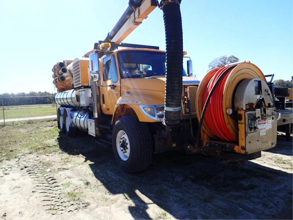 2005 International 7400 Equipment Image0