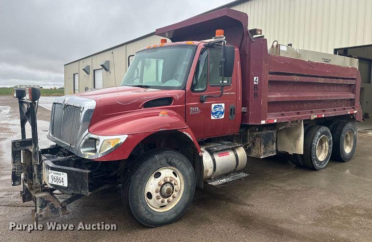 Main image International 7400