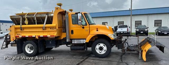 Image of International 7400 equipment image 3