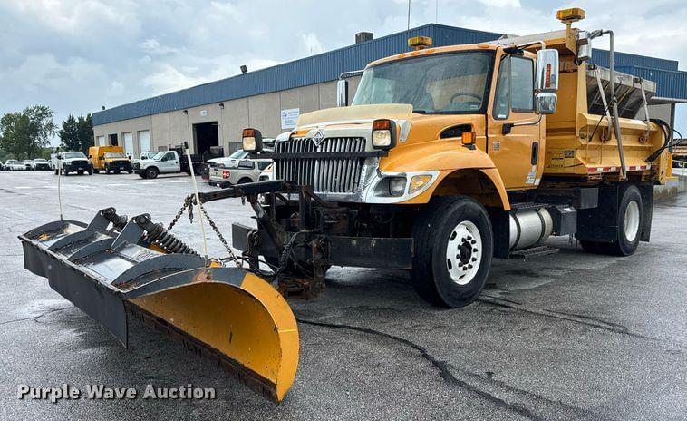 Image of International 7400 Primary image