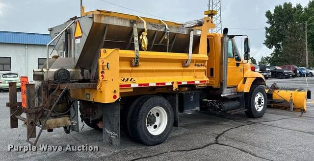 Image of International 7400 equipment image 4