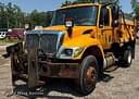 2005 International 7400 Image