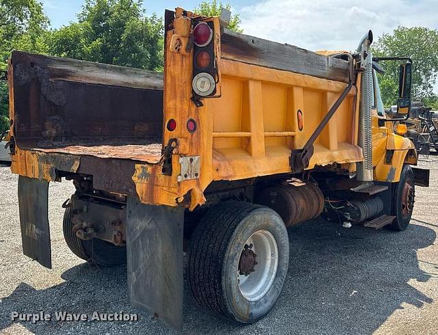 Image of International 7400 equipment image 4