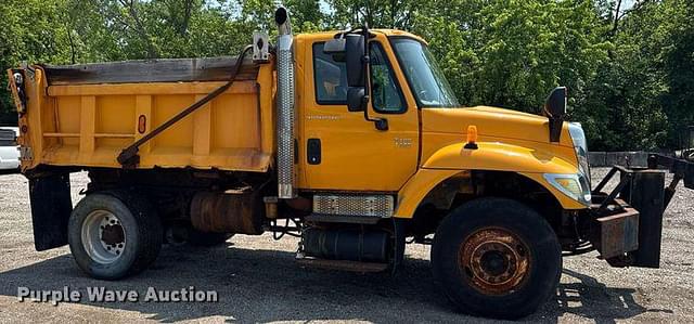 Image of International 7400 equipment image 3
