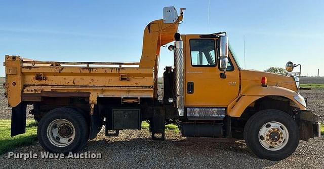 Image of International 7400 equipment image 3