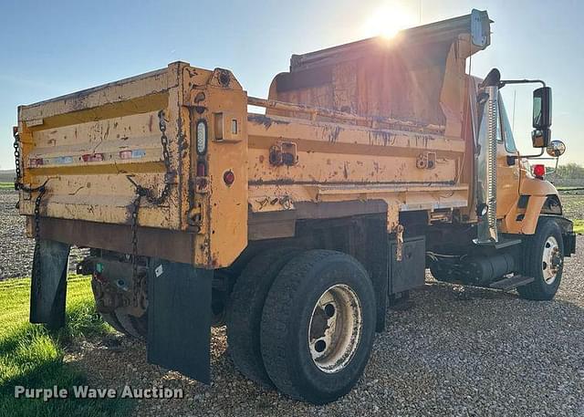 Image of International 7400 equipment image 4
