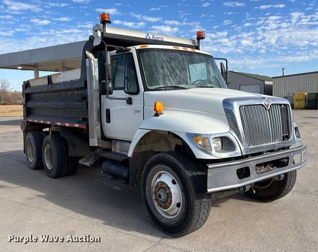 Image of International 7400 equipment image 2